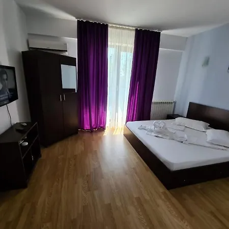 Athena Summer Mamaia